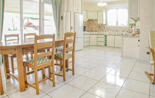 La Tranche-sur-Mer Casa | Three-Bedroom Holiday Home In La Tranche Sur Mer