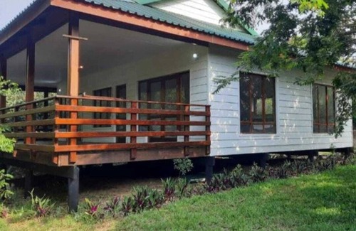 Lopes Casa | Three bedroom house, only 200 meters from the beach - Serenity Ponta do Ouro