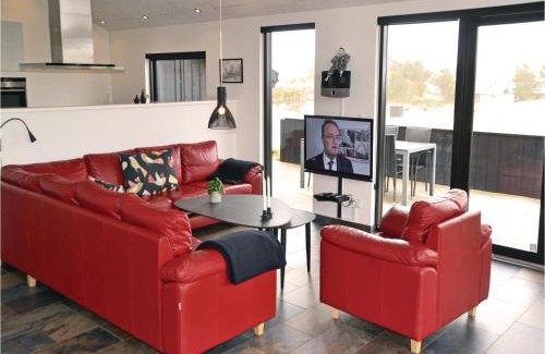 Henne Strand Casa | Three-Bedroom Holiday Home In Henne