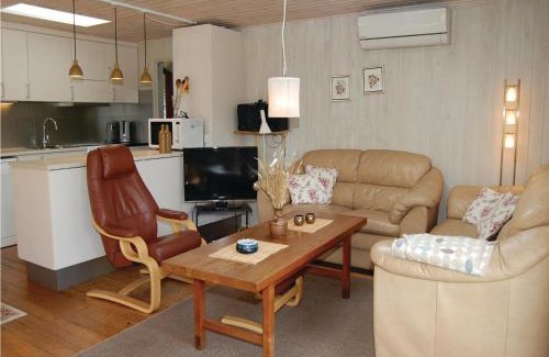 Romo Casa | Three-Bedroom Holiday Home With A Fireplace In Rømø