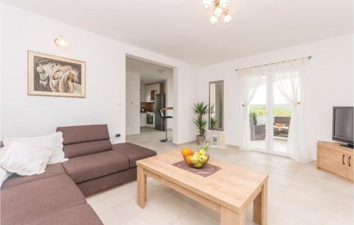 Debeljak Casa | Three-Bedroom Holiday Home In Debeljak