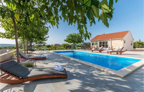 Debeljak Casa | Three-Bedroom Holiday Home In Debeljak