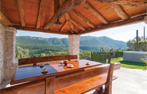 Omis Casa | Three-Bedroom Holiday Home In Podgrade