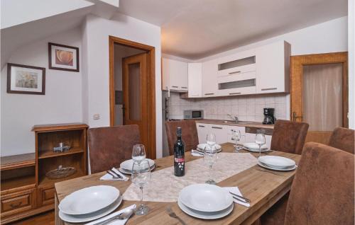 Omis Casa | Three-Bedroom Holiday Home In Podgrade