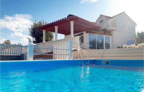 Praznica Casa | Three-Bedroom Holiday Home With Sea View In Praznica