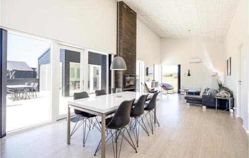 Nørre Lyngby Casa | Three-Bedroom Holiday Home Løkken With A Fireplace 07