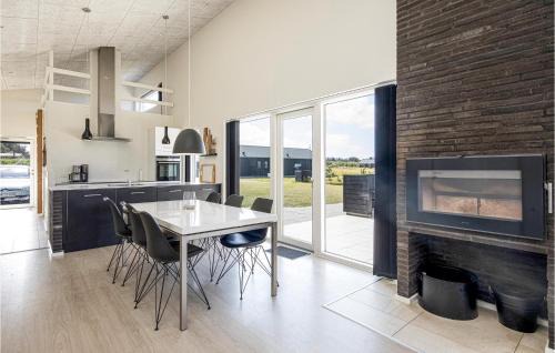 Nørre Lyngby Casa | Three-Bedroom Holiday Home Løkken With A Fireplace 07