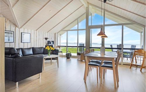 Grønninghoved Strand Casa | Three-Bedroom Holiday Home In Sjolund