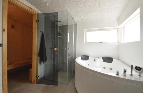 Grønninghoved Strand Casa | Three-Bedroom Holiday Home In Sjolund