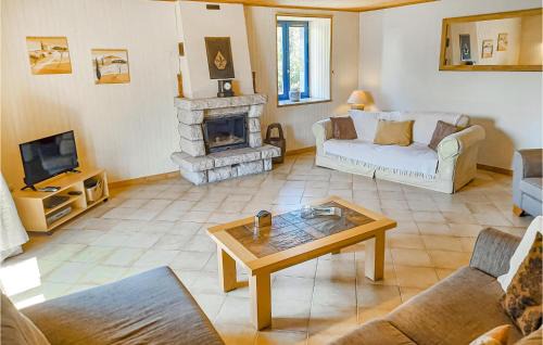 Saint-Martin-sur-Oust Casa | Three-Bedroom Holiday Home In Ruffiac