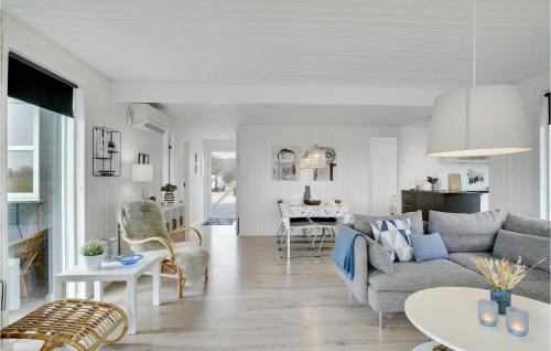 Fynshav Casa | Three-Bedroom Holiday Home Haderslev With A Fireplace 06