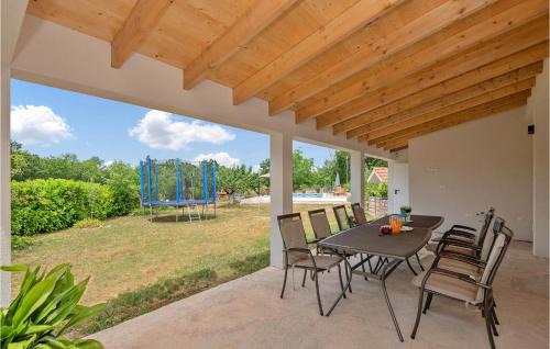 Imotski Casa | Three-Bedroom Holiday Home In Vinjani Gornji