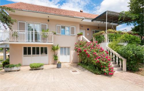 Imotski Casa | Three-Bedroom Holiday Home In Vinjani Gornji