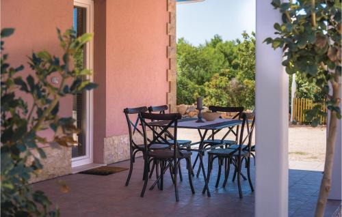 Sibenik Casa | Three-Bedroom Holiday Home In Dubrava