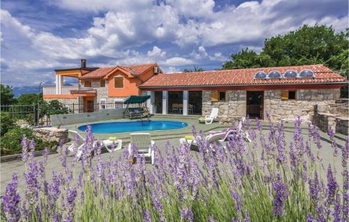 Krusevo Casa | Three-Bedroom Holiday Home In Krusevo