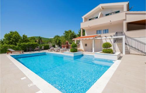 Zagvozd Casa | Three-Bedroom Holiday Home In Zagvozd