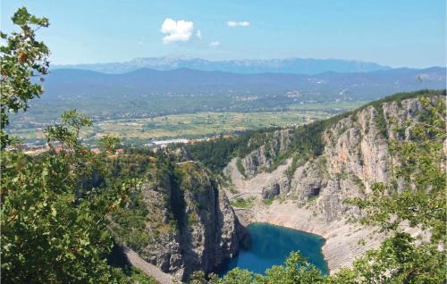 Zagvozd Casa | Three-Bedroom Holiday Home In Zagvozd