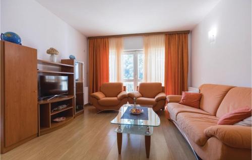 Duba Casa | Three-Bedroom Holiday Home In Duba