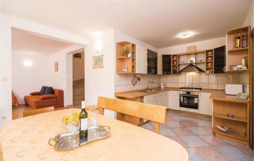 Duba Casa | Three-Bedroom Holiday Home In Duba
