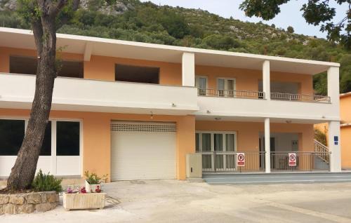 Duba Casa | Three-Bedroom Holiday Home In Duba