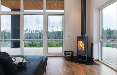 Holmsjo Casa | Three-Bedroom Holiday Home Holmsjö With A Fireplace 06