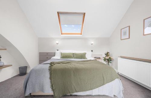 Gorton Apartamento | Three Bedroom House by Brookland Stays Serviced Accommodation Short Lets Manchester with Free WiFi