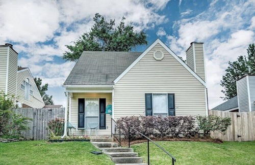 Ridgeland Casa | Three Bedroom House Getaway by the Reservoir