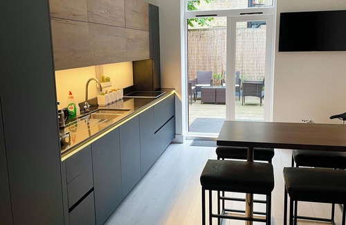 Larkhall Casa | Three bedroom house in Clapham
