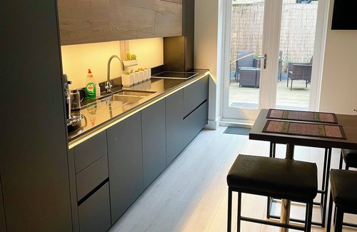 Larkhall Casa | Three bedroom house in Clapham