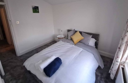 Ladywell Casa | Three bedroom house- self contained