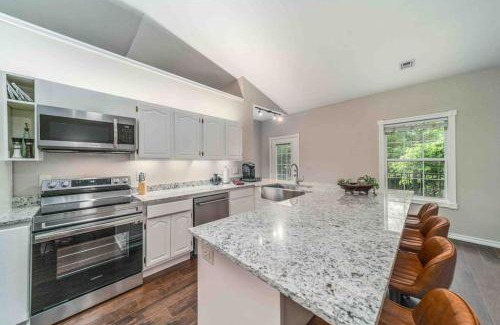 Fayetteville Casa | Three Bedroom House at Hamestring Creek