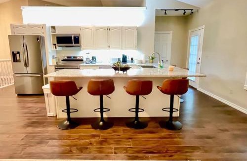 Fayetteville Casa | Three Bedroom House at Hamestring Creek