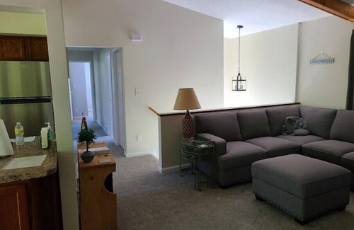 Lake Odessa Casa | Three bedroom Lakehouse, free parking