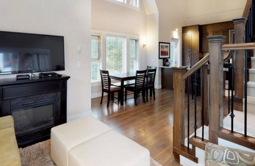 Harrison Hot Springs Casa | Harrison Lake View Resort - Suite Penthouse de tres dormitorios - Mountain View 2
