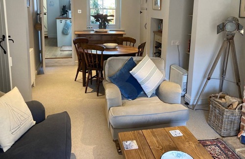 North Creake Cabina | Three bedroom (sleeps 5) cottage in North Creake