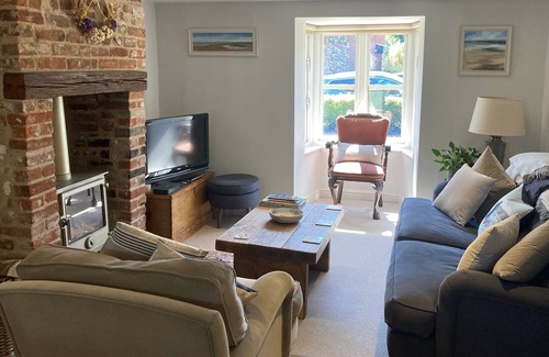 North Creake Cabina | Three bedroom (sleeps 5) cottage in North Creake
