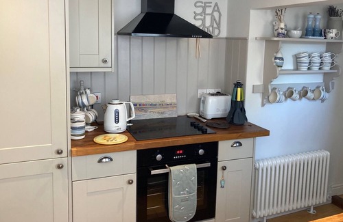 North Creake Cabina | Three bedroom (sleeps 5) cottage in North Creake
