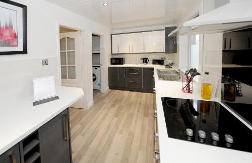 Tillicoultry Casa | Three Bedroom Spacious House