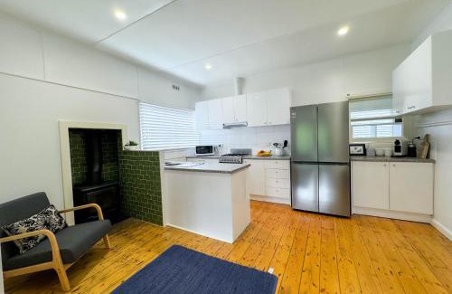 Norlane Casa | Three-Bedroom Stylish & Cosy Retreat with Courtyard, Near Geelong