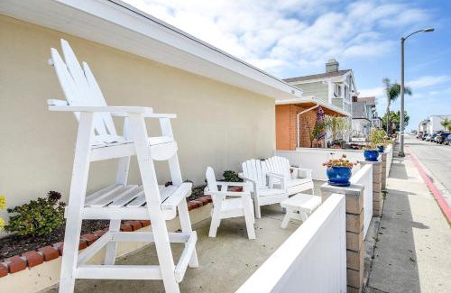 West Newport Casa | Three Bedroom Three Bath Home w Patio 1 block from beach