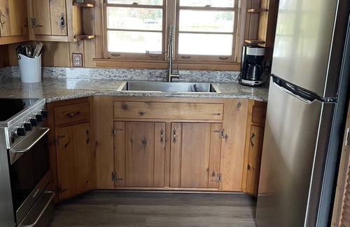 Wilson Cabaña | Three bedroom two bath lake front cottage Wilson NY.