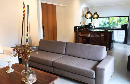 Frade Casa | Casa de 3 Dormitorios en el Mejor Condo. de Angra