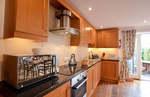 Orford Cabaña | THREE CHANTRY BARNS, ORFORD, pet friendly, with a garden in Orford