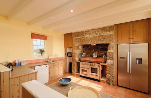 Saint Martin Cabaña | THREE CHIMNEYS, pet friendly, with open fire in Porthgwarra
