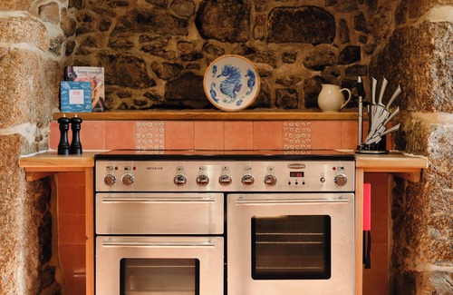 Saint Martin Cabaña | THREE CHIMNEYS, pet friendly, with open fire in Porthgwarra