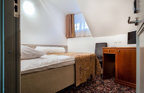 Old Town Hotel | Three Crowns Residents