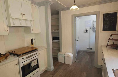 Havelock Cabaña | Three D's Cottage! Marlborough Sounds! Short walk to local shops & amenities!