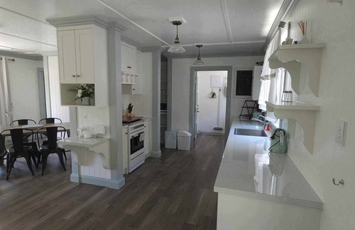 Havelock Cabaña | Three D's Cottage! Marlborough Sounds! Short walk to local shops & amenities!