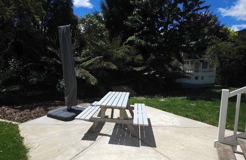 Havelock Cabaña | Three D's Cottage! Marlborough Sounds! Short walk to local shops & amenities!