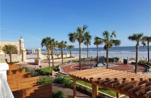 Brush - Stewarts Apartamento | Three Family-friendly Units, Outdoor Pool Onsite, Steps from Daytona Beach!